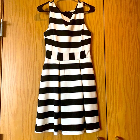 Dress - Picture 1 of 3